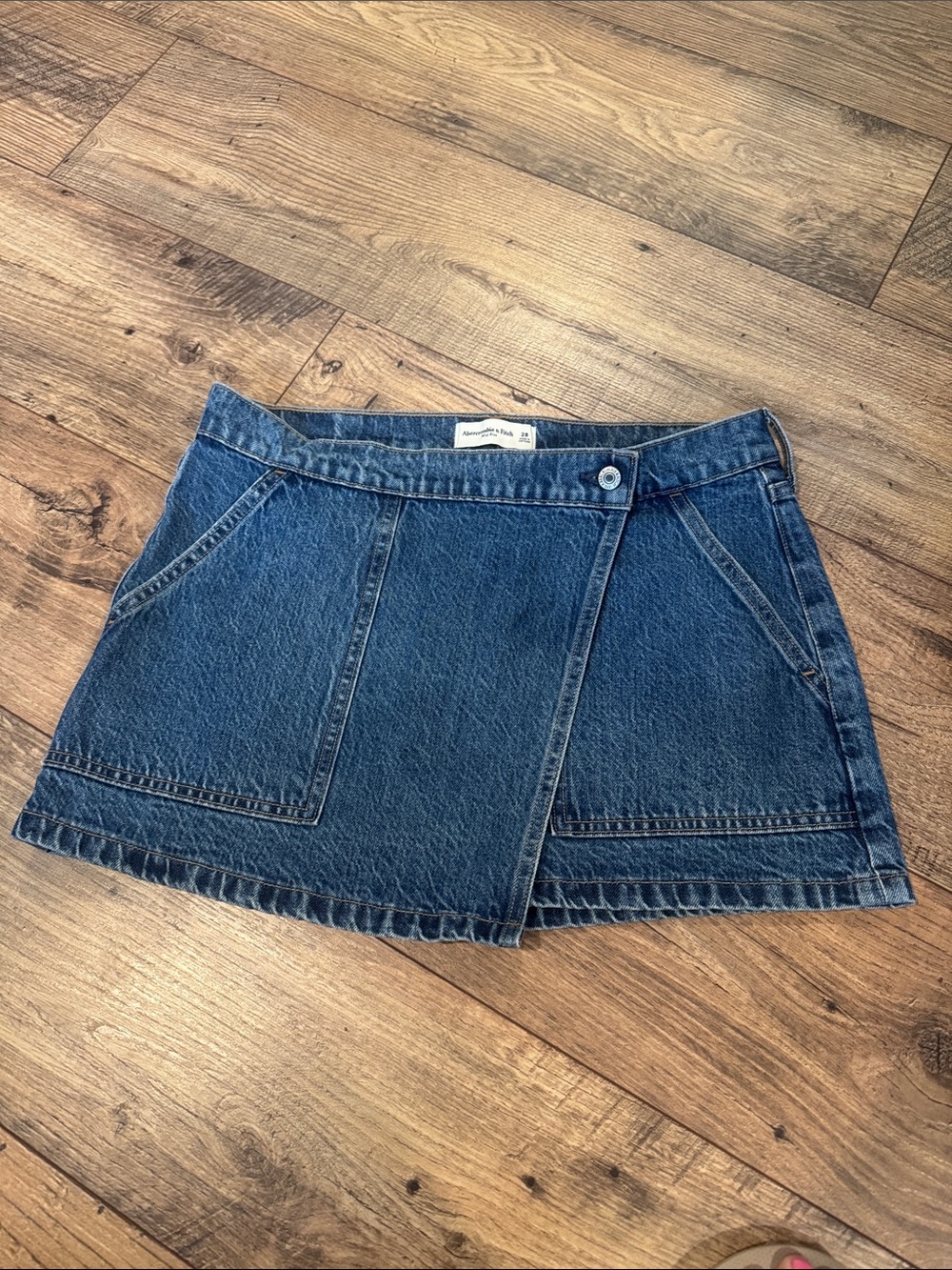 Abercrombie women’s wrap
Denim mini skirt size 28